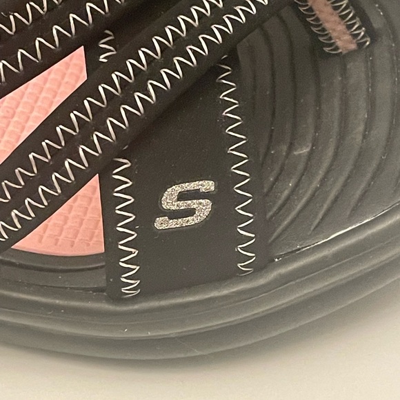 SKECHERS CALI RAMBLERS GO TO GAL WEDGE SANDAL, BLACK & WHITE WOMENS SIZE 8.5 - Picture 7 of 8